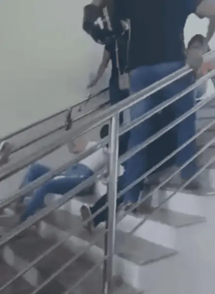 Professores invadem prefeitura para cobrar envio de PL que trata sobre piso salarial da categoria