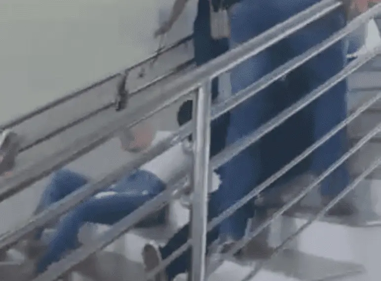 Professores invadem prefeitura para cobrar envio de PL que trata sobre piso salarial da categoria 1 Professores invadem prefeitura para cobrar envio de PL que trata sobre piso salarial da categoria