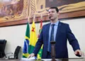 Roberto Duarte denuncia condições precárias da balsa de Xapuri e pede construção de novo hospital