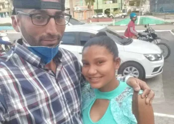 Erisvaldo assassinou a facadas a ex-mulher, Maria Samara, de 19 anos (Foto: Reprodução/Facebook)