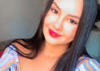Em depoimento, acusada de matar jovem de 18 anos e ferir outras duas pessoas alega que teve 'surto psicótico' e não lembra do crime