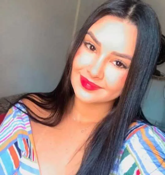 Em depoimento, acusada de matar jovem de 18 anos e ferir outras duas pessoas alega que teve 'surto psicótico' e não lembra do crime