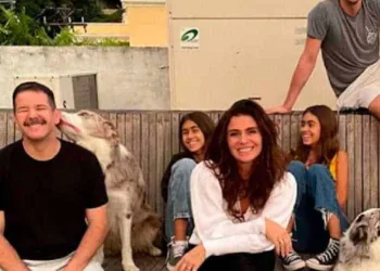 Giovanna Antonelli e Murilo Benício aparecem juntos em foto rara com os filhos