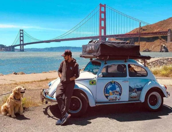 Morre influencer brasileiro que viajava de fusca com seu cachorro