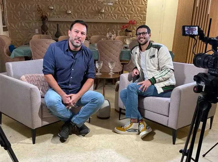 Rodrigo Mussi ressurge na primeira foto após acidente