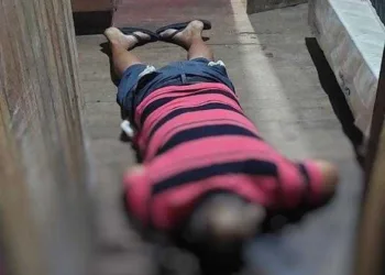 Homem é encontrado morto a golpes de facão, dentro de casa, na curva do Tucumã