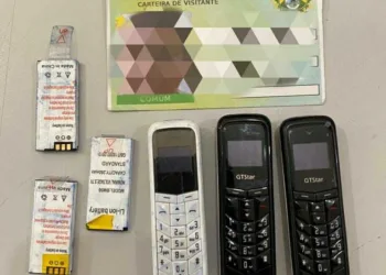 Polícia Penal prende duas mulheres que tentavam entrar com celulares em presídio