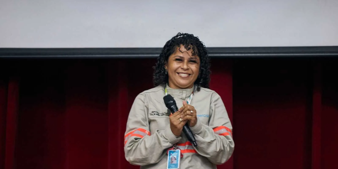De auxiliar de serviços gerais a eletricista reconhecida nacionalmente, conheça a história da acreana Gilmara dos Santos  