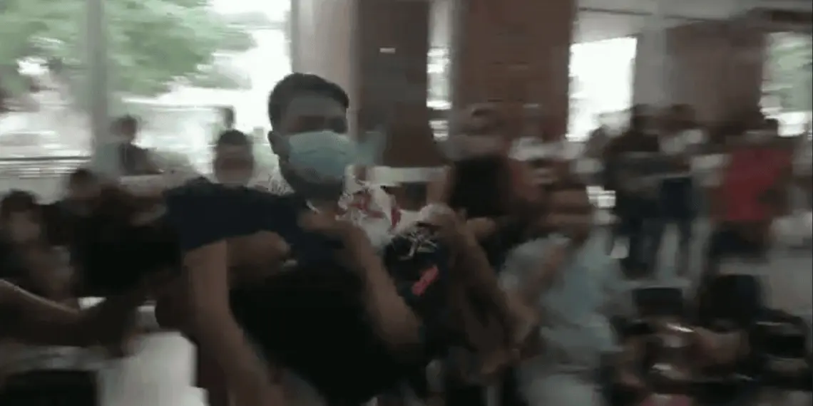 Criança desmaia enquanto espera atendimento no Pronto-Socorro de Rio Branco