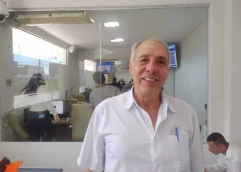 Hildebrando Pascoal visita filho vereador em sessão da Câmara, nesta terça-feira