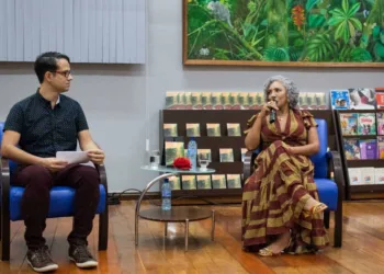 Biblioteca Pública recebe lançamento de primeiro livro de educadora acreana