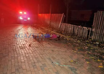 Jovem é sequestrado e corpo é encontrado horas depois com marcas de tiros, facadas e pauladas
