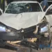 Carro bate em moto e deixa uma pessoa ferida na Avenida Ceará