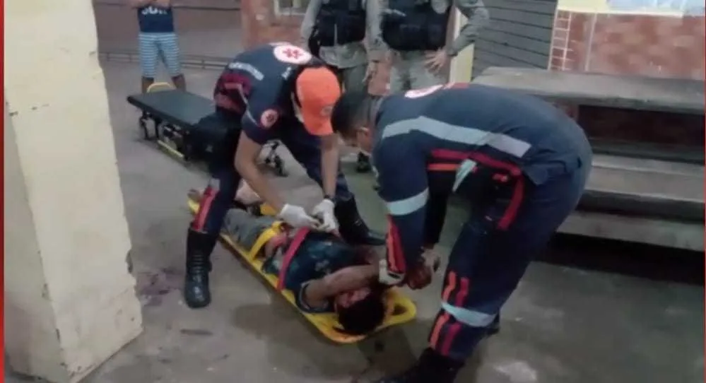 Morador de rua é agredido a pauladas no bairro Seis de Agosto e é socorrido pelo Samu