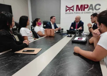 Movimento em defesa dos autistas se reúne com o MPAC e expõe urgência na contratação de mediadores nas escolas públicas