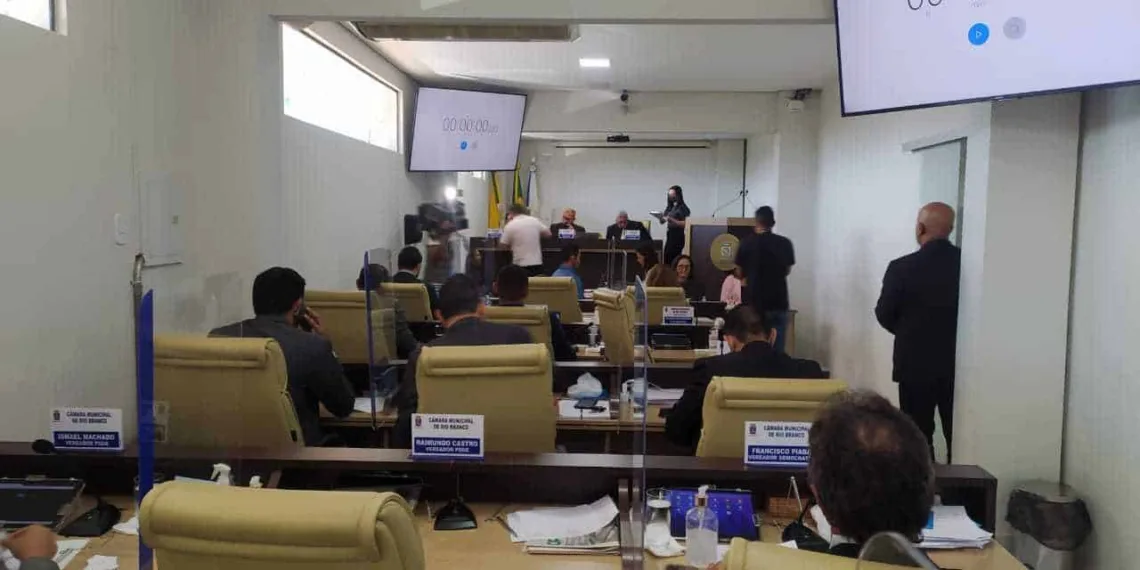 Vereadores da capital aprovam nome de servidores para assumir diretorias na Emurb