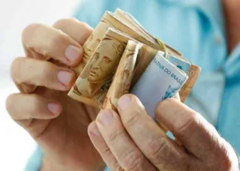 Mais de 128 mil beneficiários do Acre recebem Auxílio Brasil que começa ser pago nesta segunda, 19