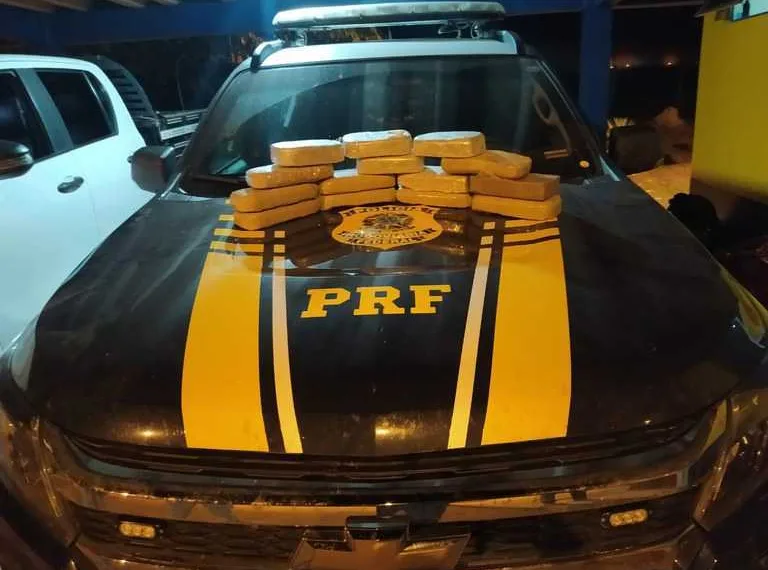 Homem é preso em flagrante transportando 14kg de pasta a base de cocaína