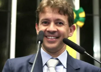Mesmo com contas reprovadas pelo TRE, deputado federal eleito Eduardo Velloso será diplomado nesta quinta-feira