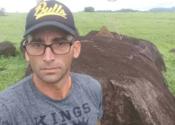 Acusado de matar ex-mulher a facadas é encontrado morto, com corte no pescoço, em igarapé