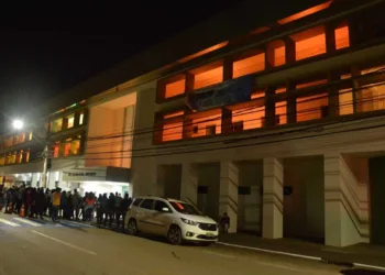 Prefeitura adota iluminação laranja em alusão ao mês de Combate à Exploração Sexual contra Crianças e Adolescentes