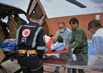 Após complicações pós-operatórias, mulher é transferida via helicóptero para Rio Branco