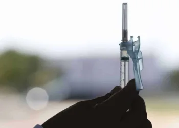 O Distrito Federal começou a vacinar pessoas com 49 anos a partir de hoje. A vacinação contra a Covid-19 começou no dia 19 de janeiro e o DF já  recebeu 1.455.070 doses de imunizantes.