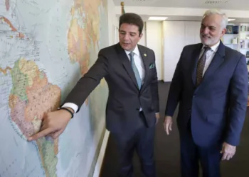 Governador Gladson Cameli se reúne com embaixador do Brasil em Genebra
