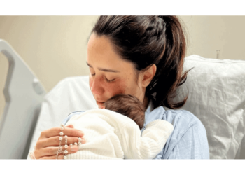Fernanda Vasconcellos apresenta Romeo, seu filho com Cássio Reis, e encanta famosos: 'Chorei de amor'