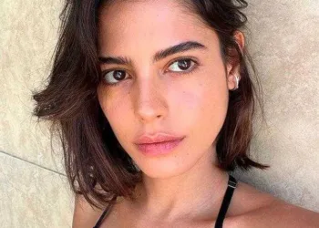 Julia Dalavia é mordida por jacaré nos bastidores de Pantanal: - Tinham dois furos