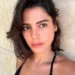 Julia Dalavia é mordida por jacaré nos bastidores de Pantanal: - Tinham dois furos
