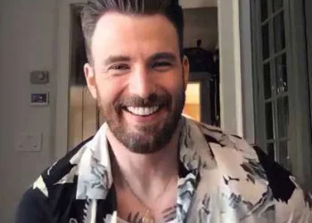 Chris Evans rebate críticas homofóbicas ao filme Lightyear: "Essas pessoas são extintas"