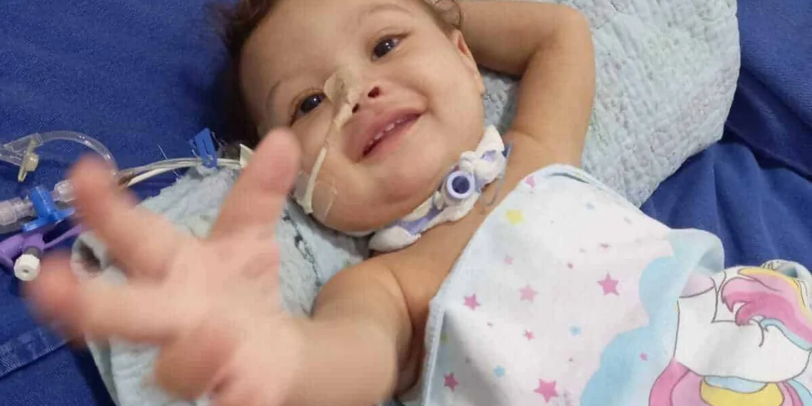 Bebê transferido para Manaus após quadro grave de pneumonia no Acre apresenta melhora e passará por cirurgia
