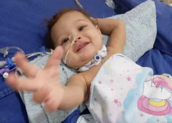 Bebê transferido para Manaus após quadro grave de pneumonia no Acre apresenta melhora e passará por cirurgia