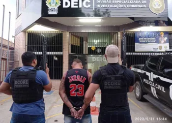 Jovem de 22 anos é preso acusado de roubar caminhonetes em Rio Branco