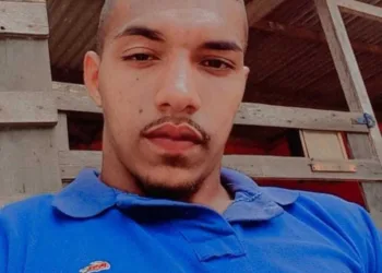 Vídeo mostra momento do acidente que tirou perna de motociclista em Sena Madureira; jovem está na UTI