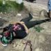 O acidente teria sido desencadeado por um motorista que não fez a devida sinalização de conversão na rotatória, e acabou fazendo com que o jovem se desequelibrasse, caindo logo após (Foto: Cedida)