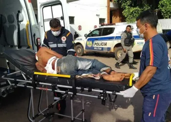 Homem tenta assaltar comércio, mata filho do dono a golpes de terçado e acaba linchado por populares no bairro Taquari