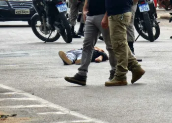 Policial à paisana reage a assalto e mata dois suspeitos na Baixada da Sobral