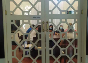 A portas fechadas, governador do Acre Gladson Cameli se reúne com mães de crianças vítimas de Síndrome Respiratória