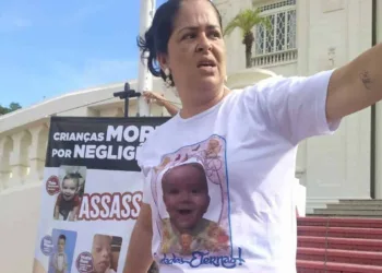 Mães pedem exumação dos corpos de 10 crianças vítimas de Síndrome Respiratória