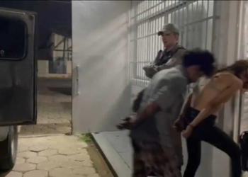 O trio foi preso com os bens da vítima (Foto: Cedida)