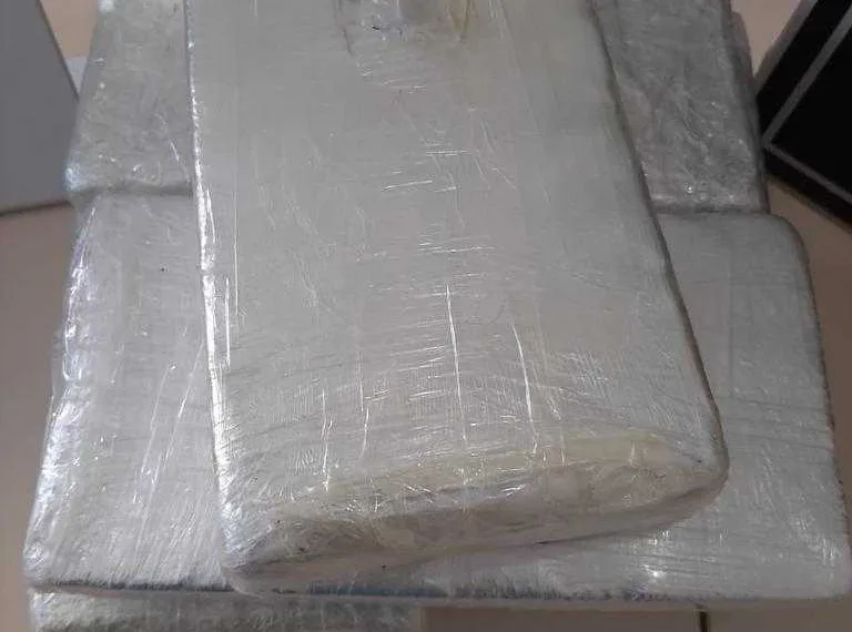 Homem é preso portando sete quilos de cocaína em bolsa no bairro Nova Estação