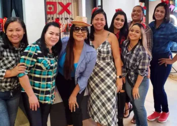 A empresária Eliane Soares realizou verdadeiro arraial na loja matriz Fox Celulares com comidas típicas, pescaria e muita animação