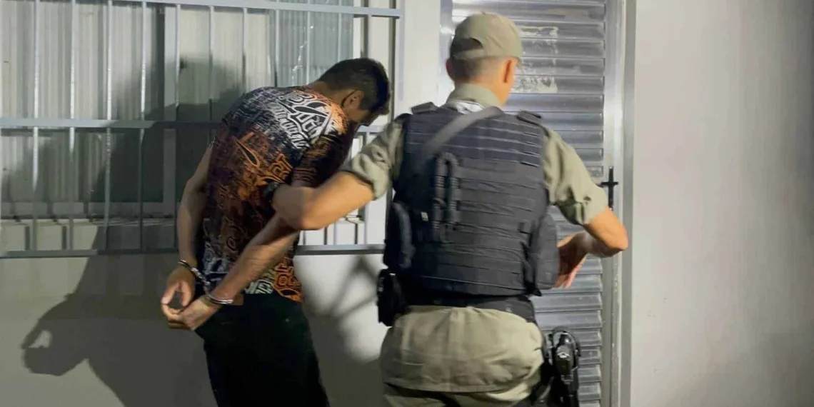 Mais conhecido como "Cavalinho", o homem era preso monitorado por tornozeleira eletrônica, mas teria violado o equipamento e se tornado foragido desde então (Foto: Cedida)