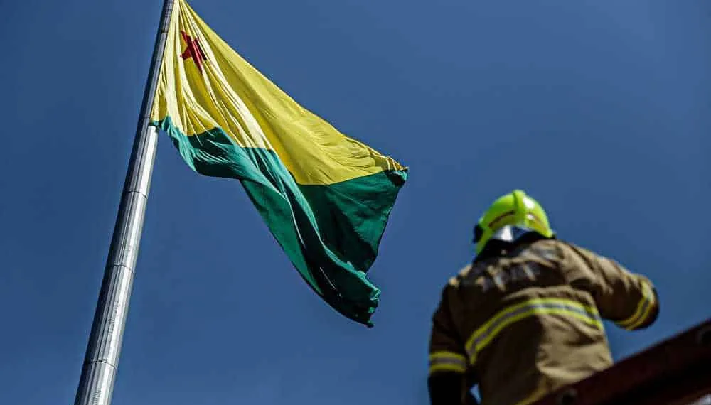 Tradicional substituição da Bandeira do Acre marcará a solenidade alusiva aos 60 anos de autonomia política e administrativa do Estado do Acre. Foto: Neto Lucena/Secom