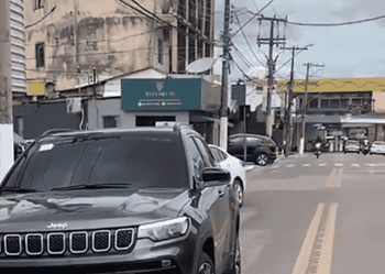 Vídeo mostra momento em que motorista atropela cão em Rio Branco; ONG denuncia caso por maus-tratos
