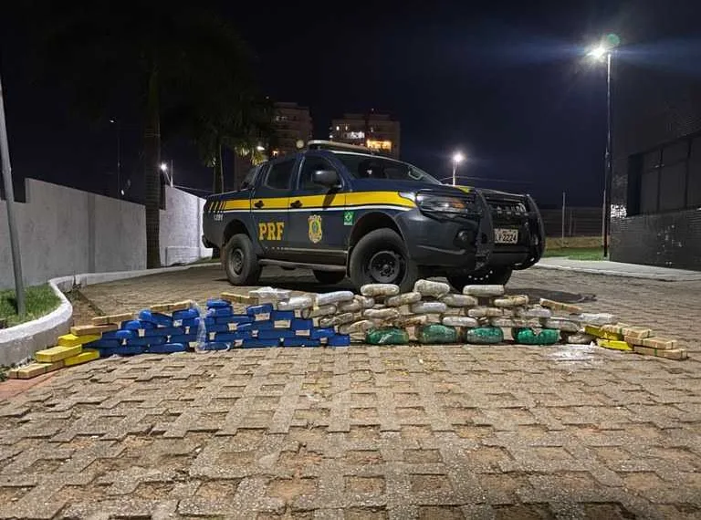Ao todo, foram encontrados 59,3kg de drogas (Foto: Ascom/PRF)