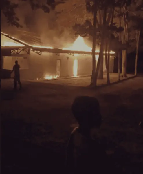 Grave incêndio destrói sede de empresa de água em Senador Guiomard