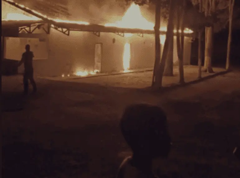 Grave incêndio destrói sede de empresa de água em Senador Guiomard